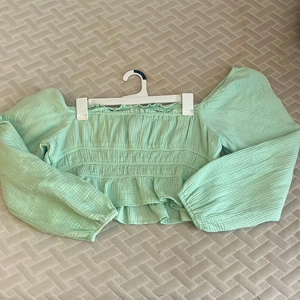 Cute long sleeved crop top